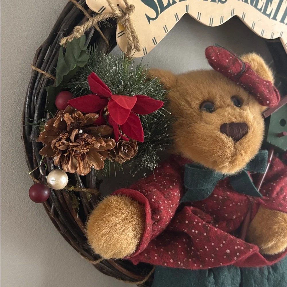 VTG • Season’s Greetings festive Bear wreath
